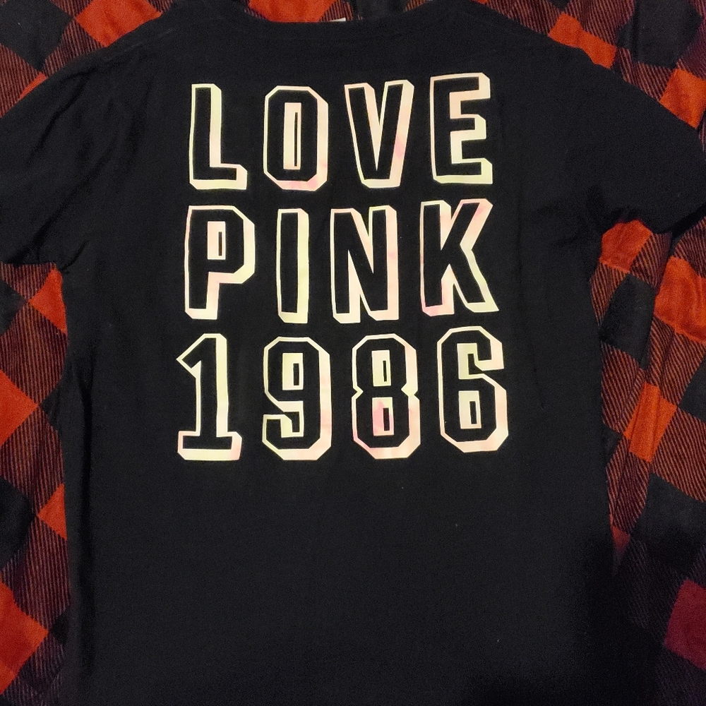 pink tee
